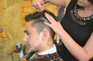 How to choose the best hair school for your career goals? How to choose the best hair school for your career goals?